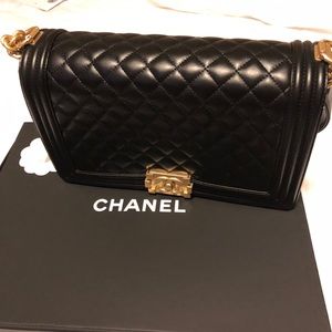 Chanel boy medium